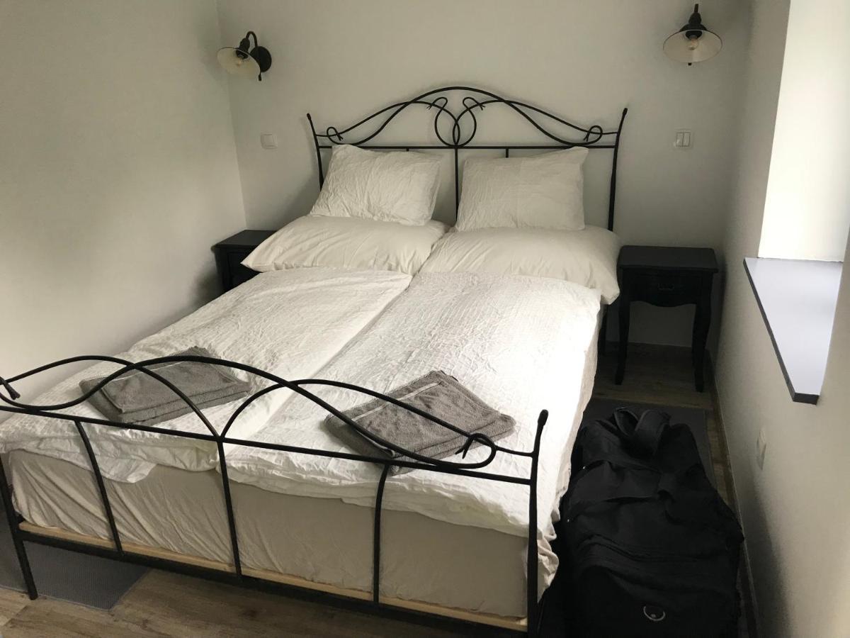 Hillside Apartments รีฟฟือเลิพ ภายนอก รูปภาพ